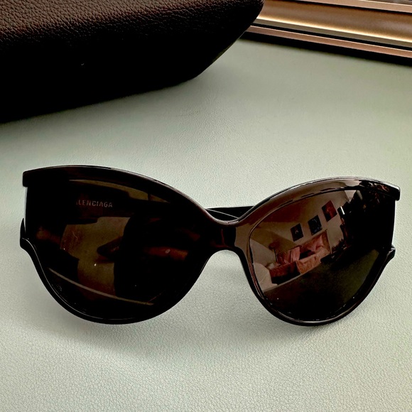 Balenciaga sunglasses - Picture 1 of 6